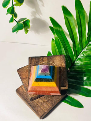 crystal-pyramid-7-chakra-4 crystal-pyramid-7-chakra-4